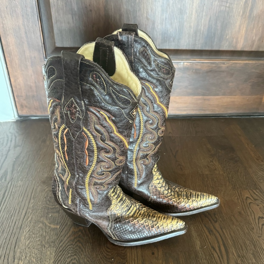 Corral women’s size 7 exotic brown python cowboy boot